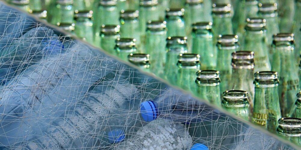 Glass Versus Plastic Bottles - The Pros and Cons